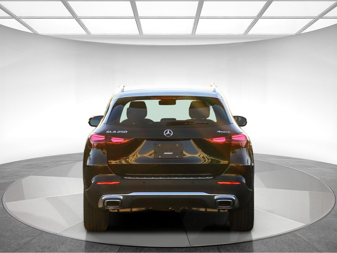 Used 2025 Mercedes-Benz GLA 250 4MATIC image 4