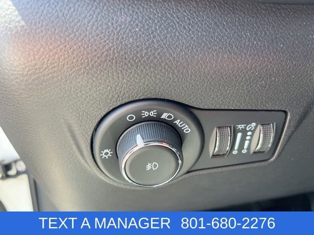 Used 2023 Jeep Compass Trailhawk AWD/4WD image 13