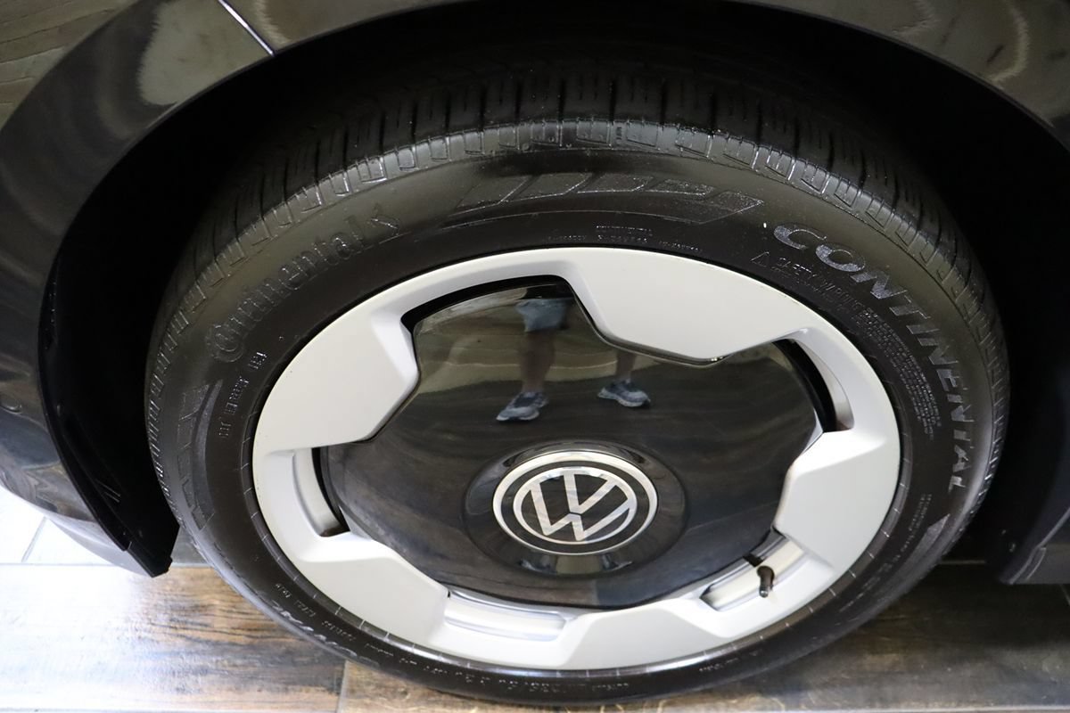 Used 2025 Volkswagen ID. Buzz Pro S RWD image 28