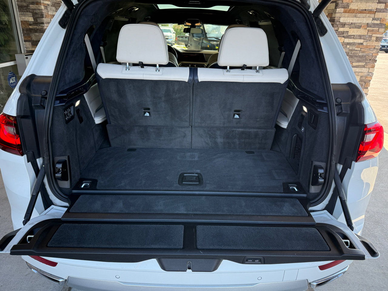 Used 2019 BMW X7 xDrive50i w/ Dynamic Handling Package image 13