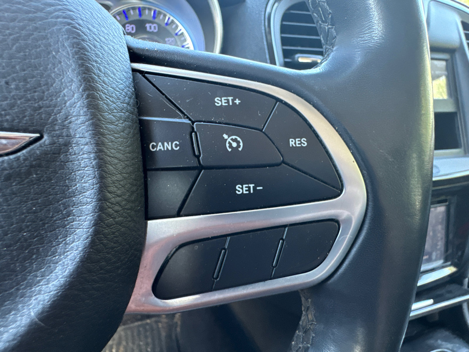 Used 2018 Chrysler 300 Touring L image 32