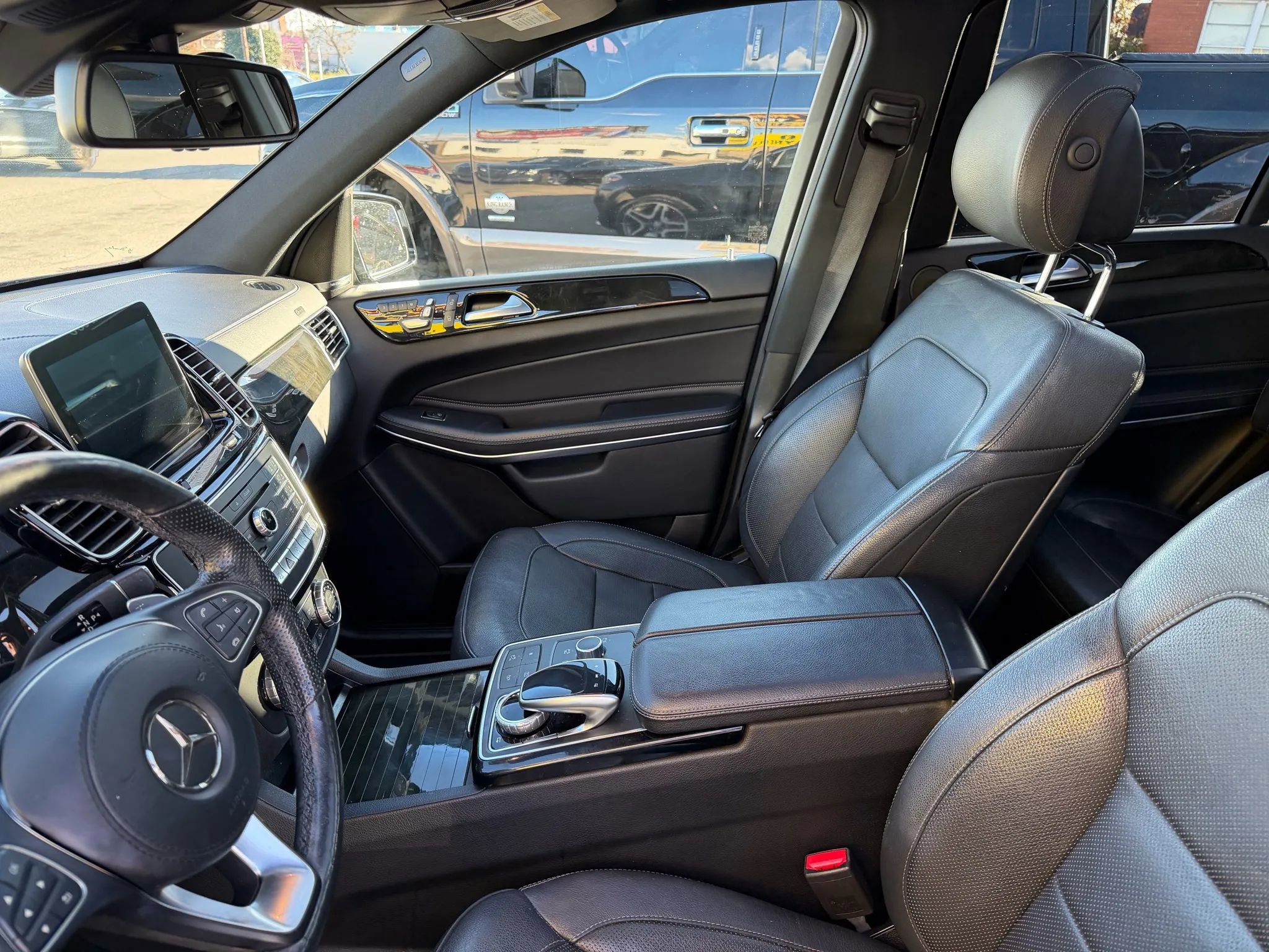 Used 2017 Mercedes-Benz GLS 550 4MATIC w/ Driver Assistance Package image 24