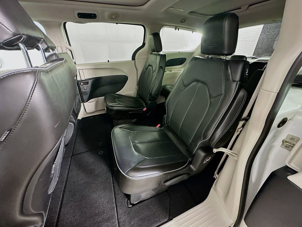 Certified 2020 Chrysler Pacifica Limited image 33
