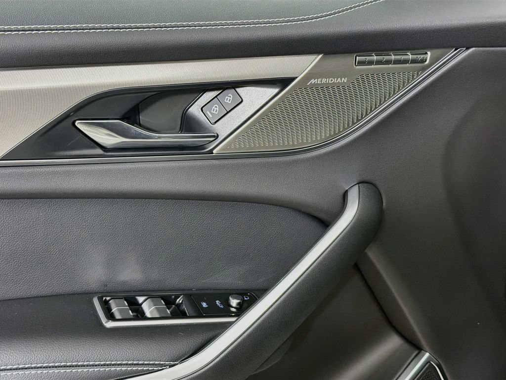 New 2026 Jaguar F-PACE R-Dynamic S AWD/4WD image 18