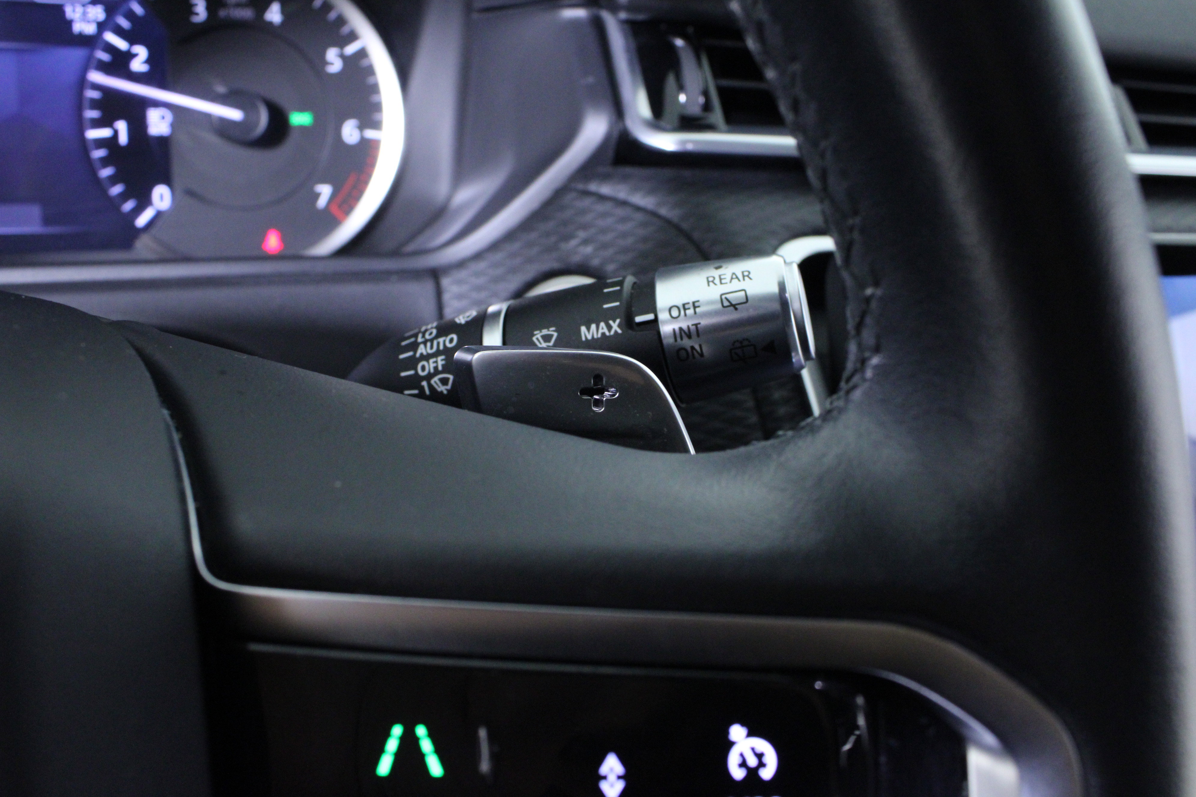 Used 2023 Land Rover Range Rover Velar R-Dynamic S image 23