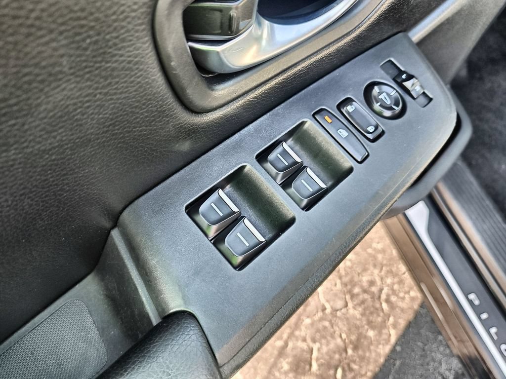 Used 2024 Honda Pilot Touring image 13
