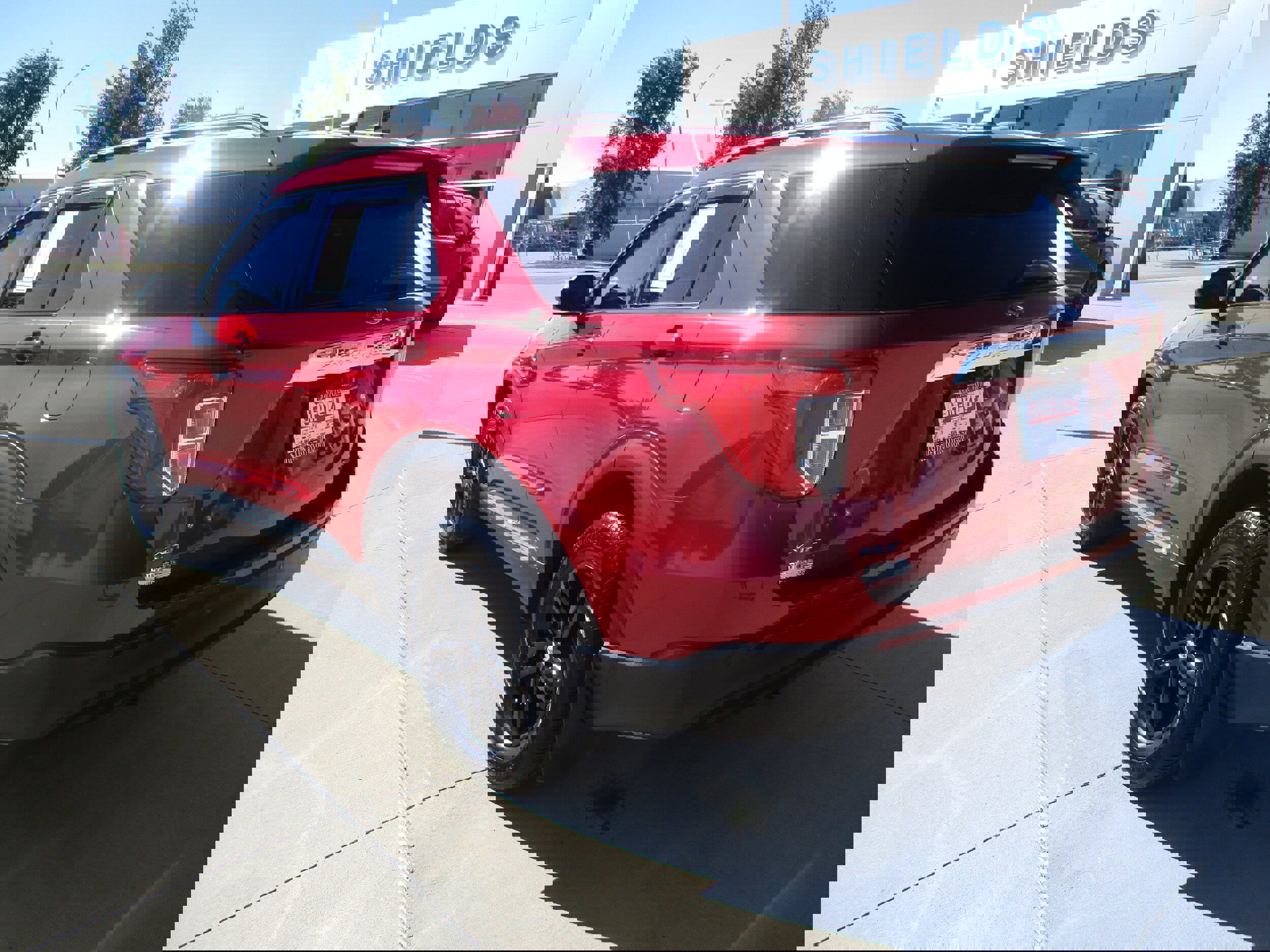 Used 2023 Ford Explorer XLT image 4