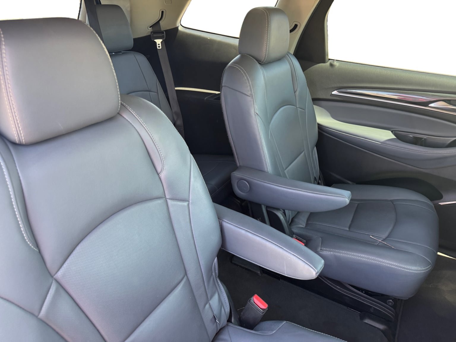 Used 2020 Buick Enclave Essence image 18