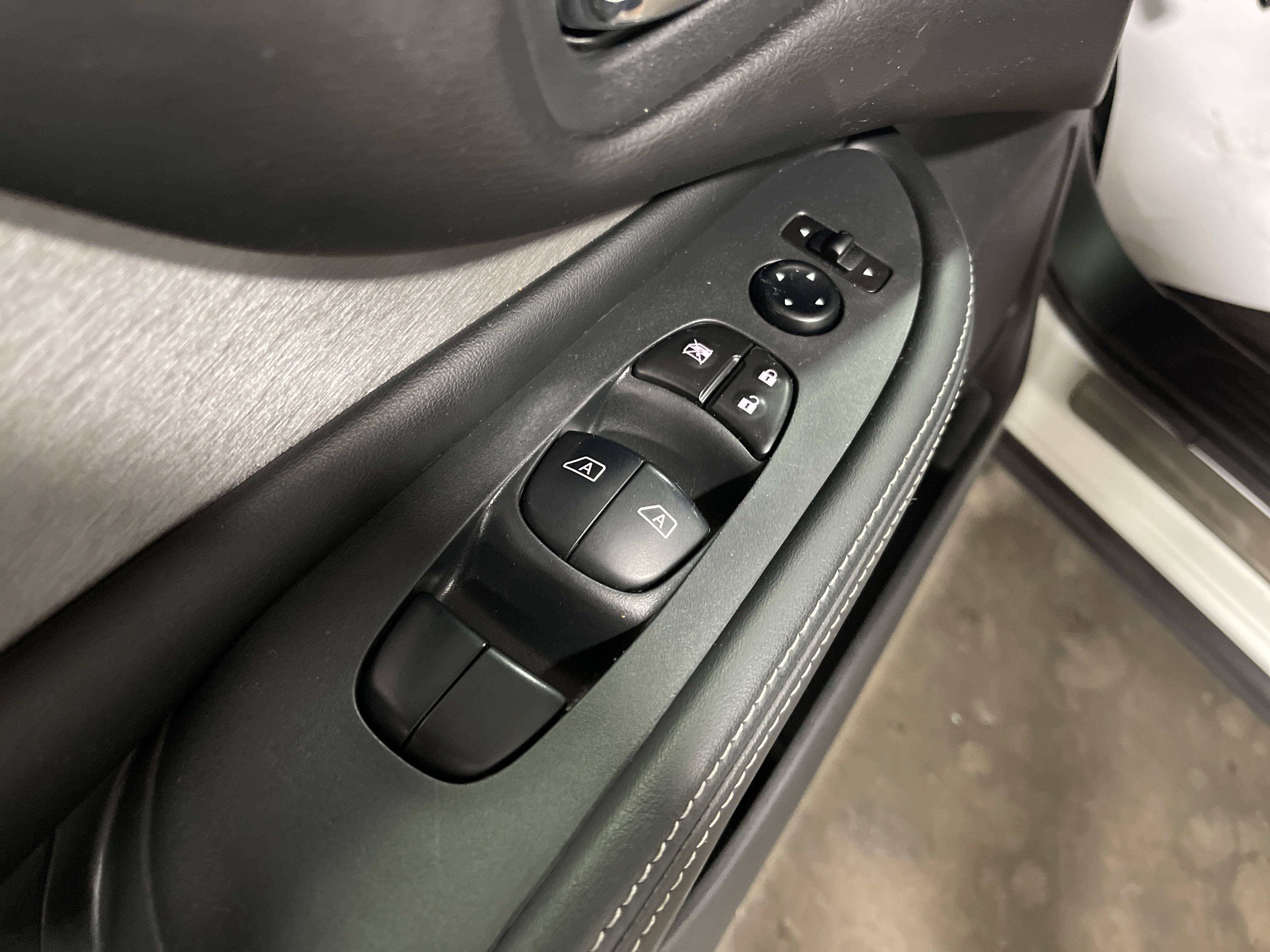 Used 2024 Nissan Murano SV w/ SV Midnight Edition Package image 8