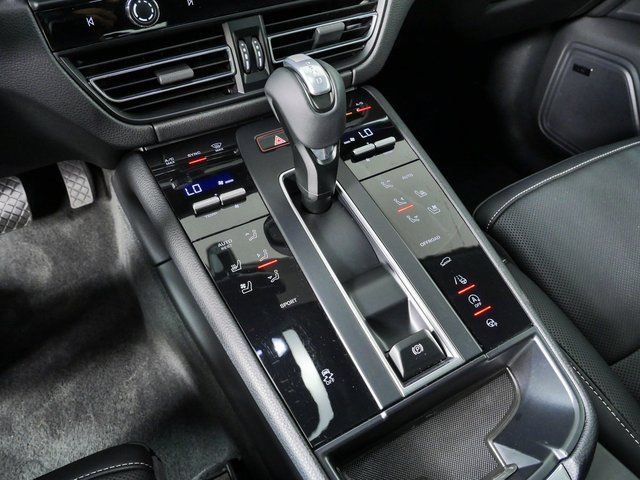Certified 2023 Porsche Macan Turbo AWD/4WD image 19