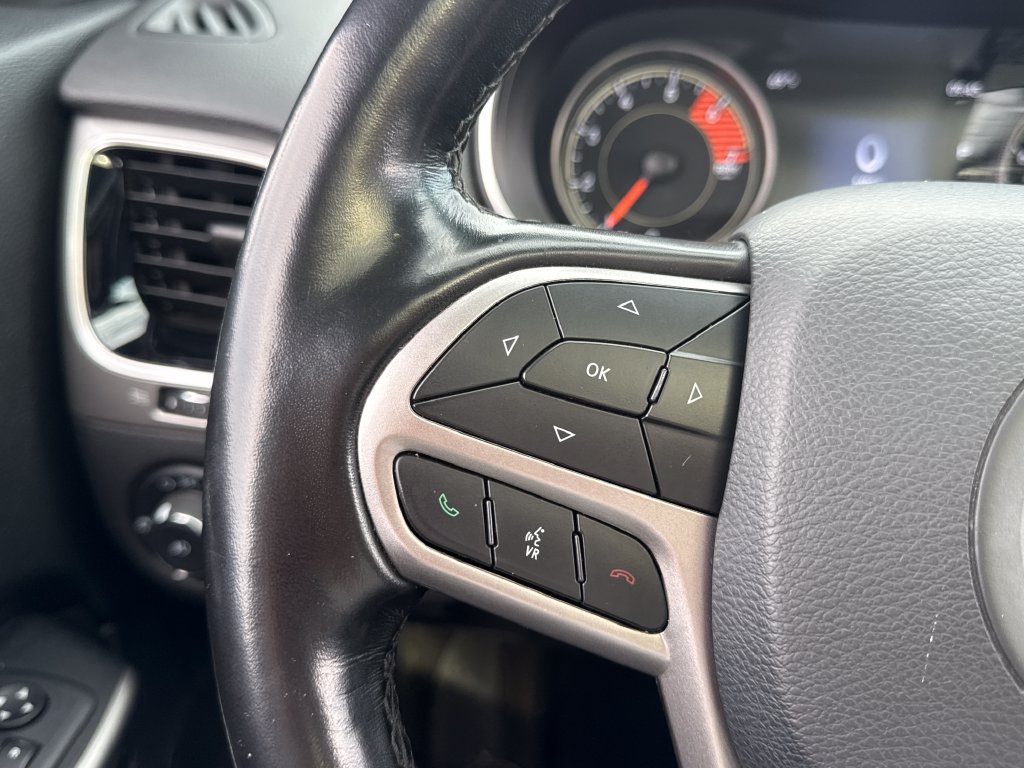 Used 2021 Jeep Cherokee High Altitude AWD/4WD image 40