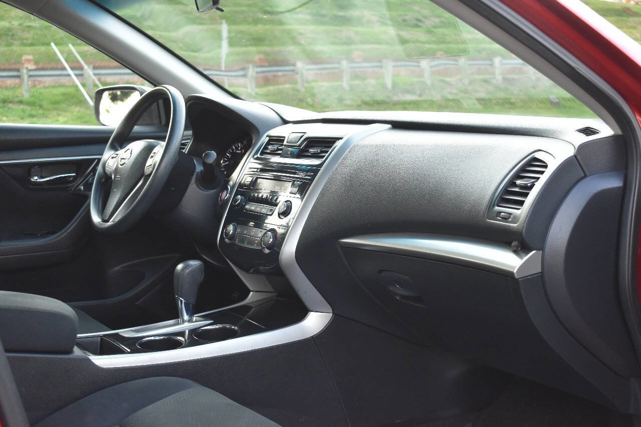 Used 2014 Nissan Altima 2.5 S w/ Sport Value Package image 17