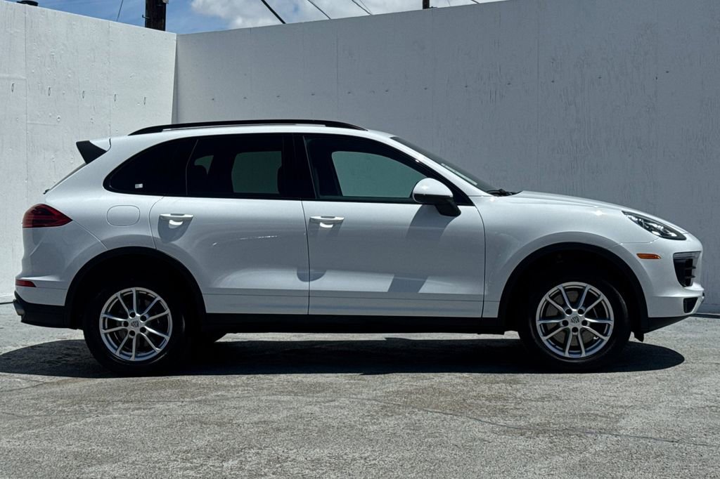 Used 2016 Porsche Cayenne AWD/4WD image 2