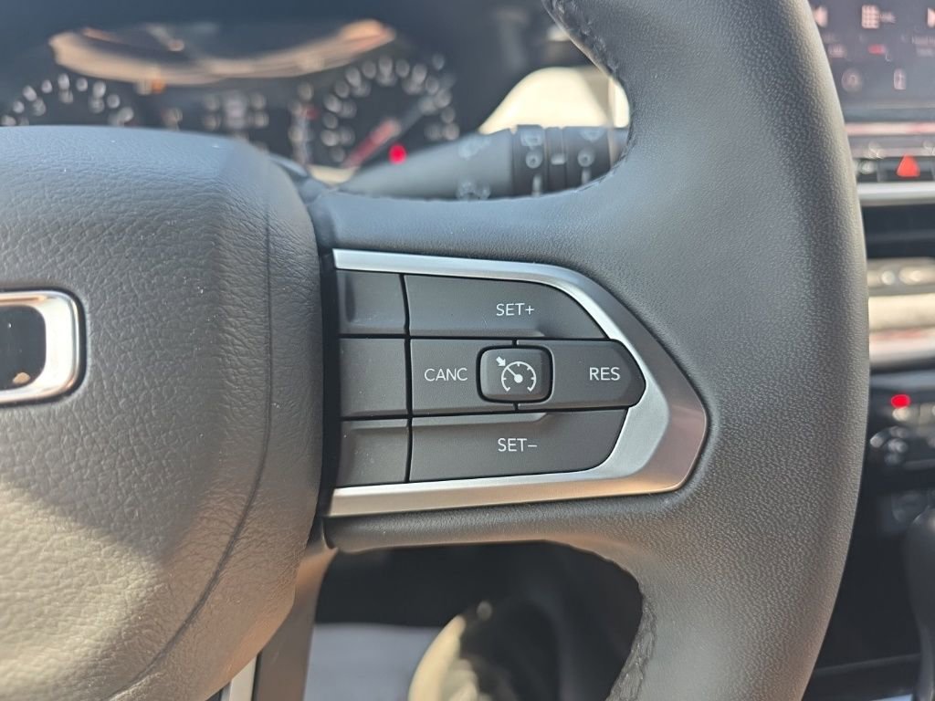 Used 2025 Jeep Compass Latitude image 20