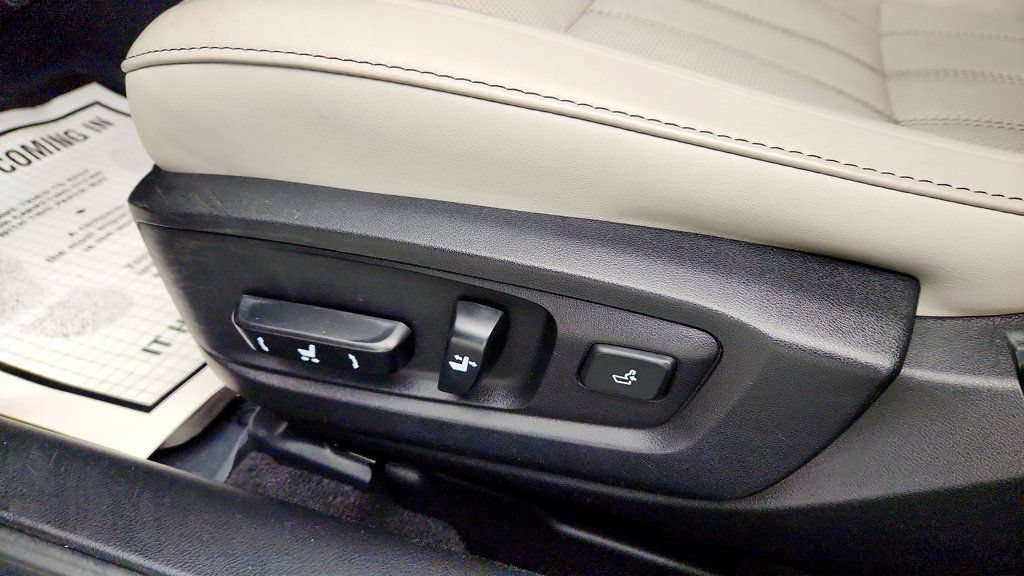 Used 2016 Lexus ES 350 w/ Luxury Package w/Wood Trim FWD image 12