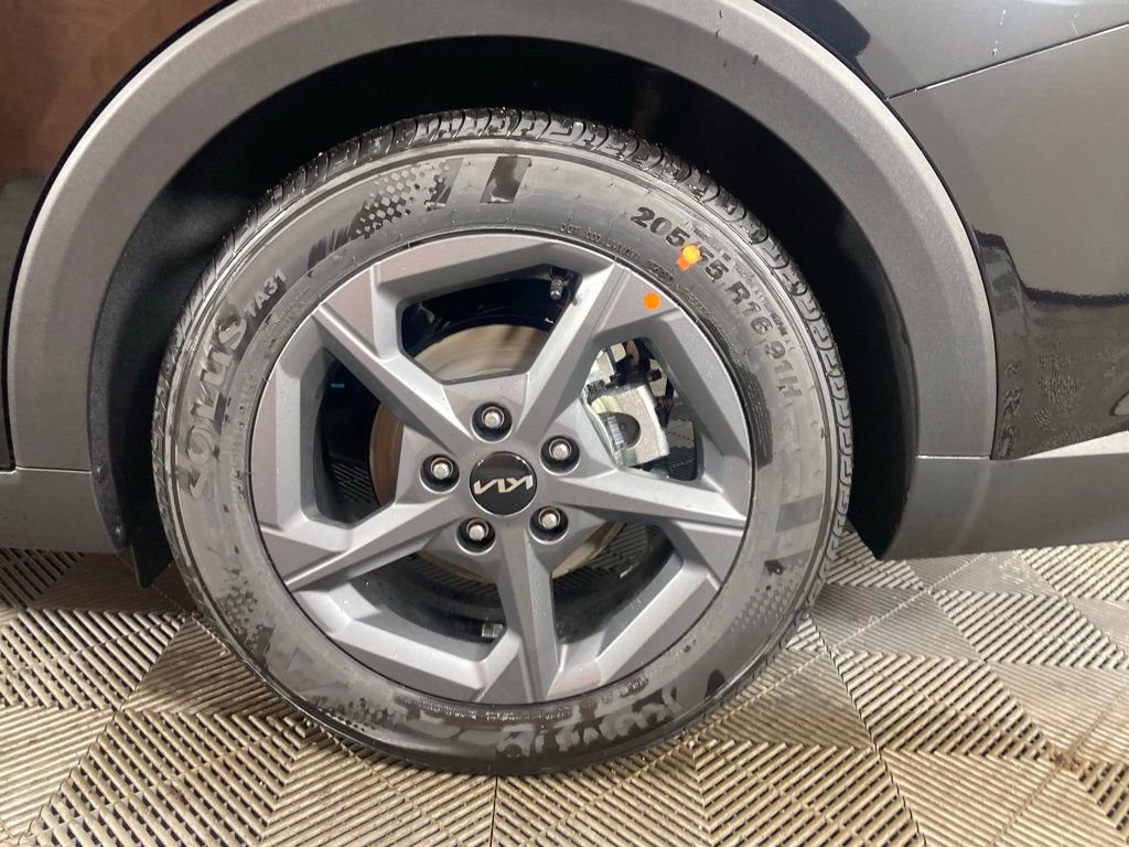New 2025 Kia K4 LXS image 21
