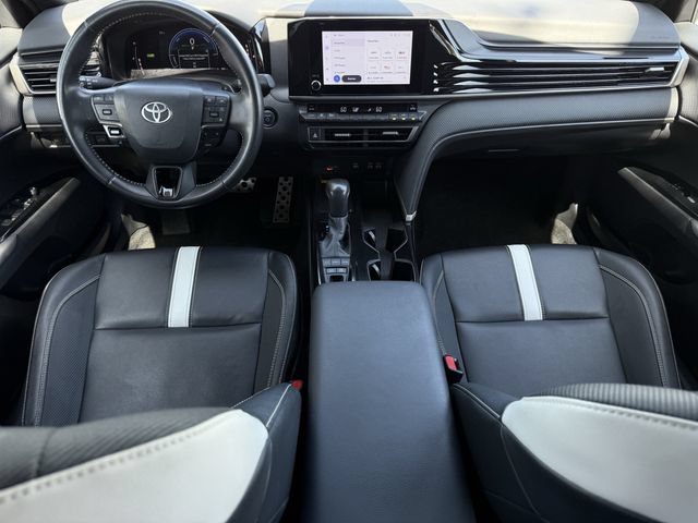Used 2025 Toyota Camry SE FWD image 11