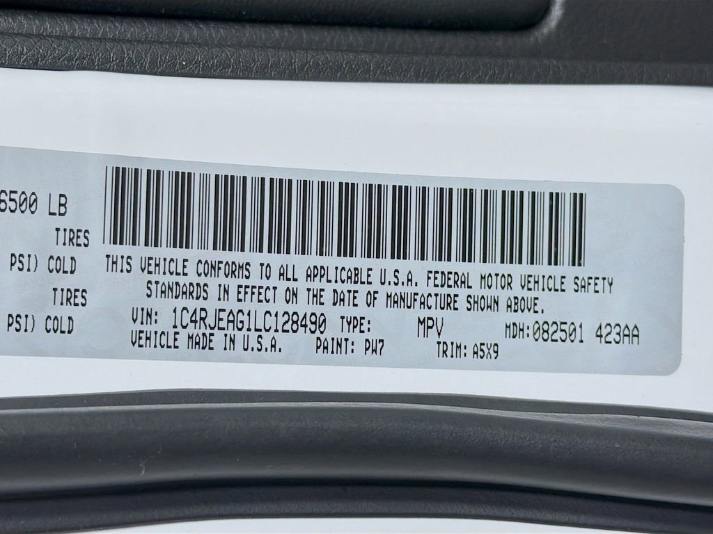 Used 2020 Jeep Grand Cherokee Laredo image 29