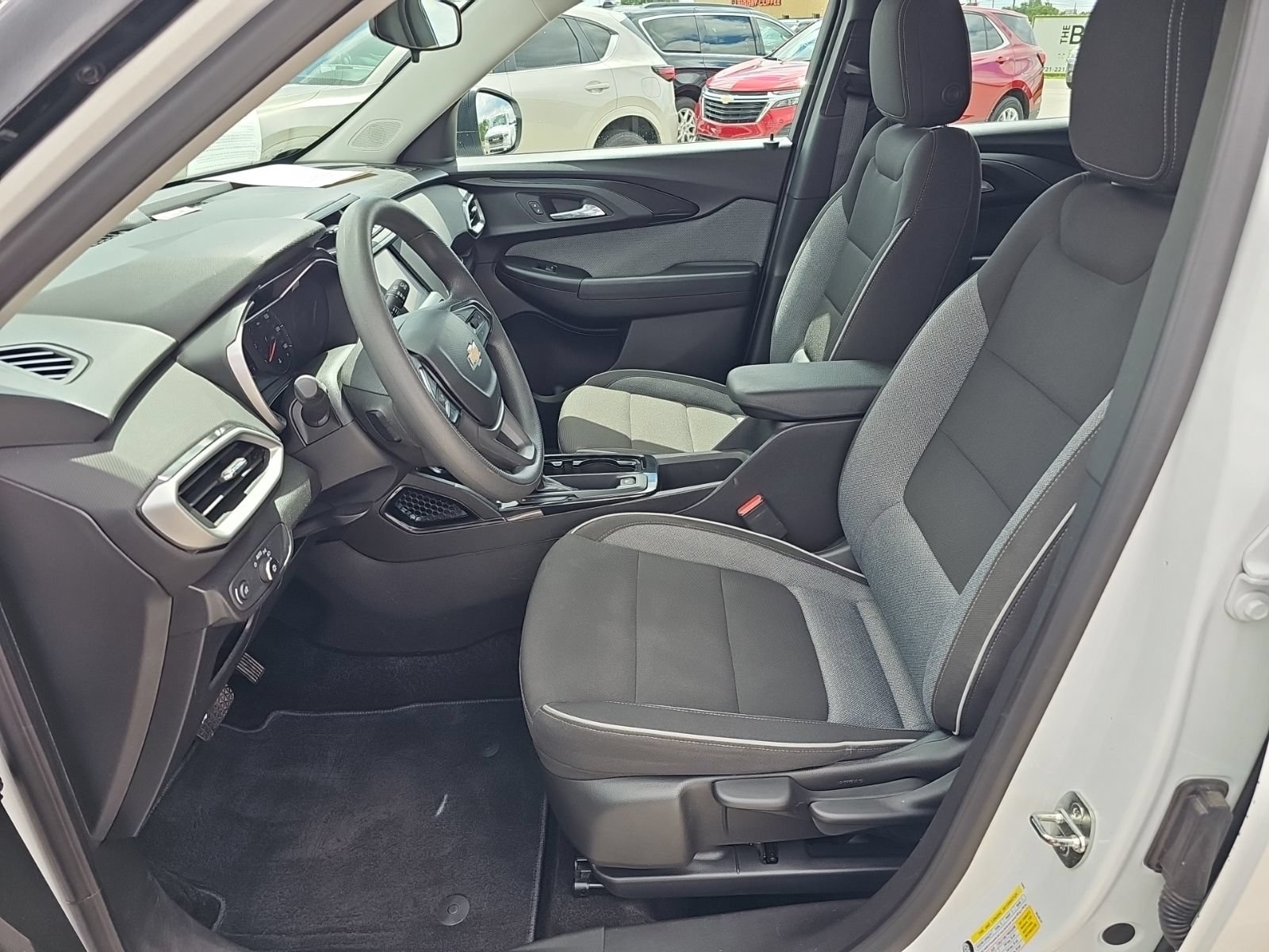 Used 2023 Chevrolet TrailBlazer LS FWD image 9