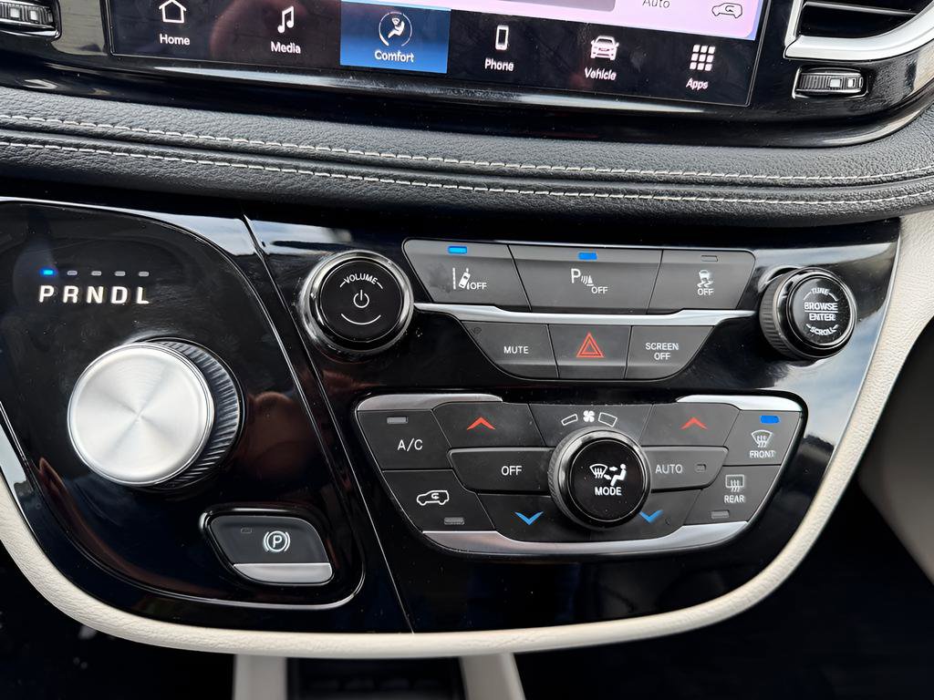 Used 2023 Chrysler Pacifica Touring-L image 25
