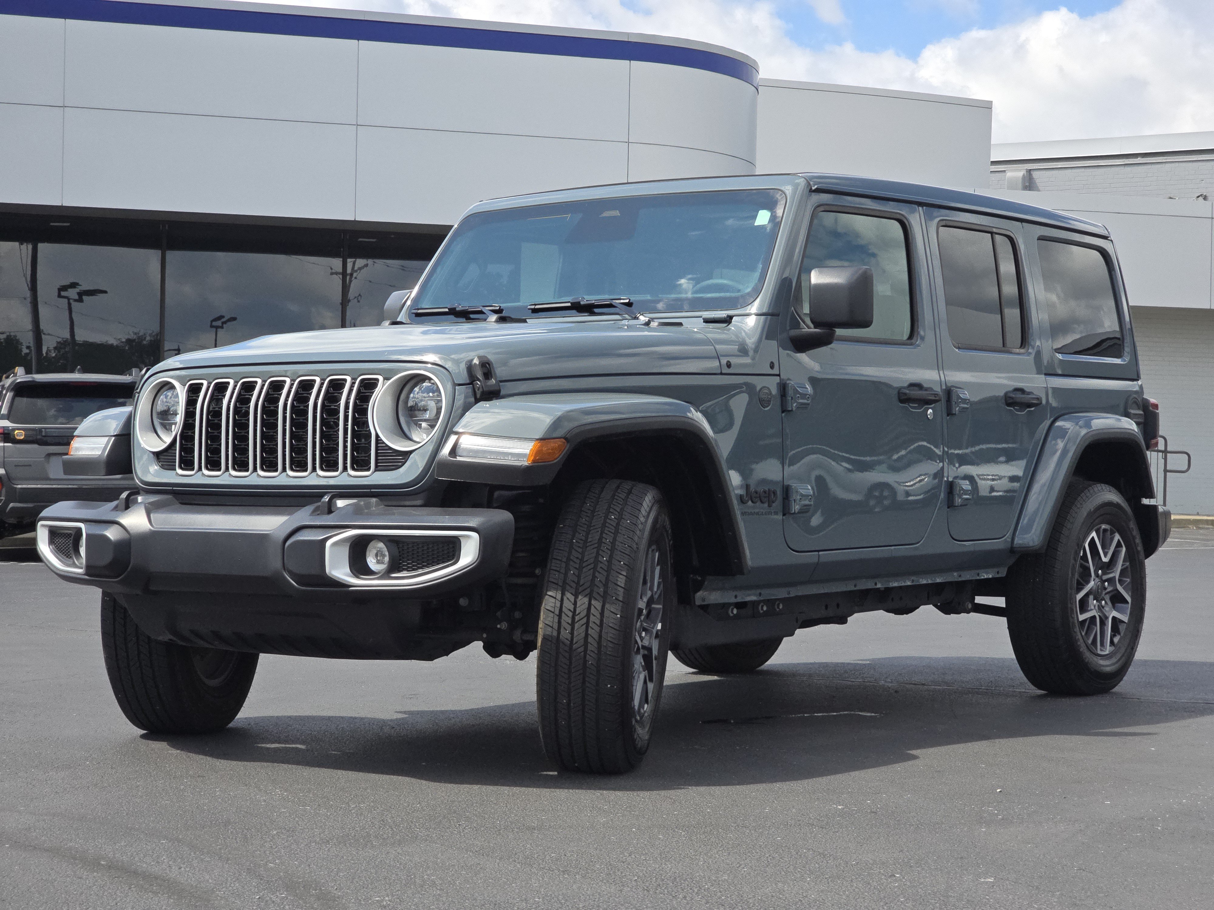 Used 2026 Jeep Wrangler Unlimited Sahara AWD/4WD image 3