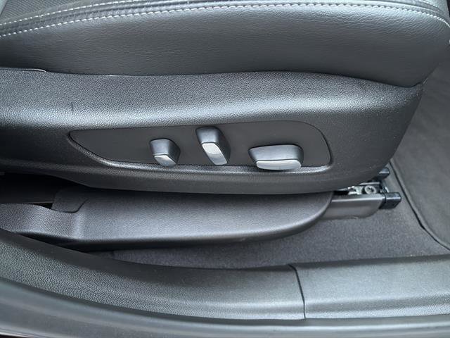 Used 2025 Cadillac XT6 Premium Luxury image 10