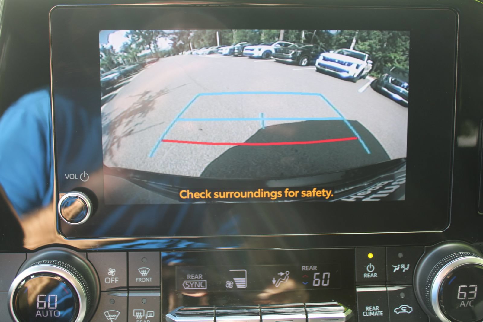 Used 2024 Toyota Highlander LE FWD image 51