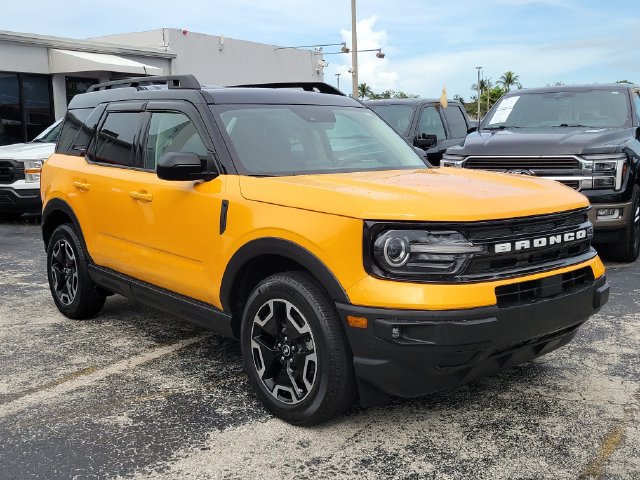 Used 2023 Ford Bronco Sport Outer Banks w/ Tech Package AWD/4WD image 2
