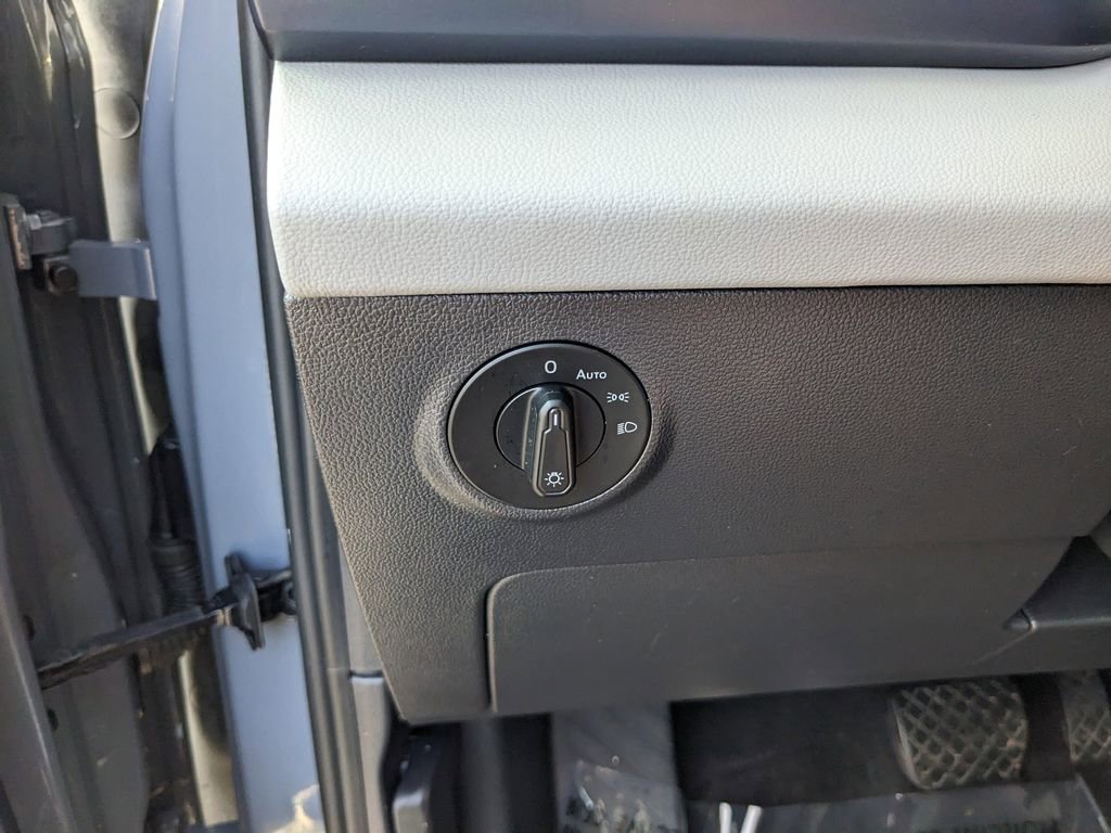 Used 2023 Volkswagen Taos SE image 24