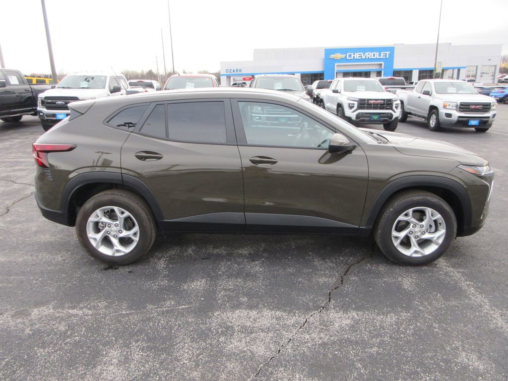 Used 2024 Chevrolet Trax LS w/ LS Convenience Package image 6