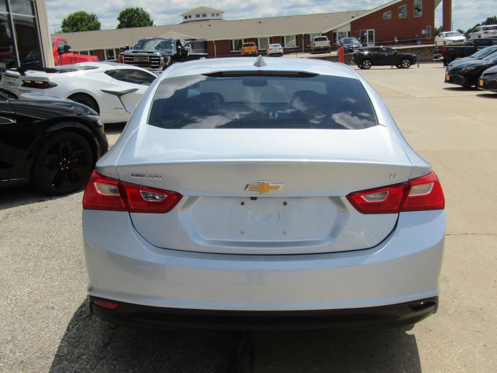 Used 2018 Chevrolet Malibu LT FWD image 4