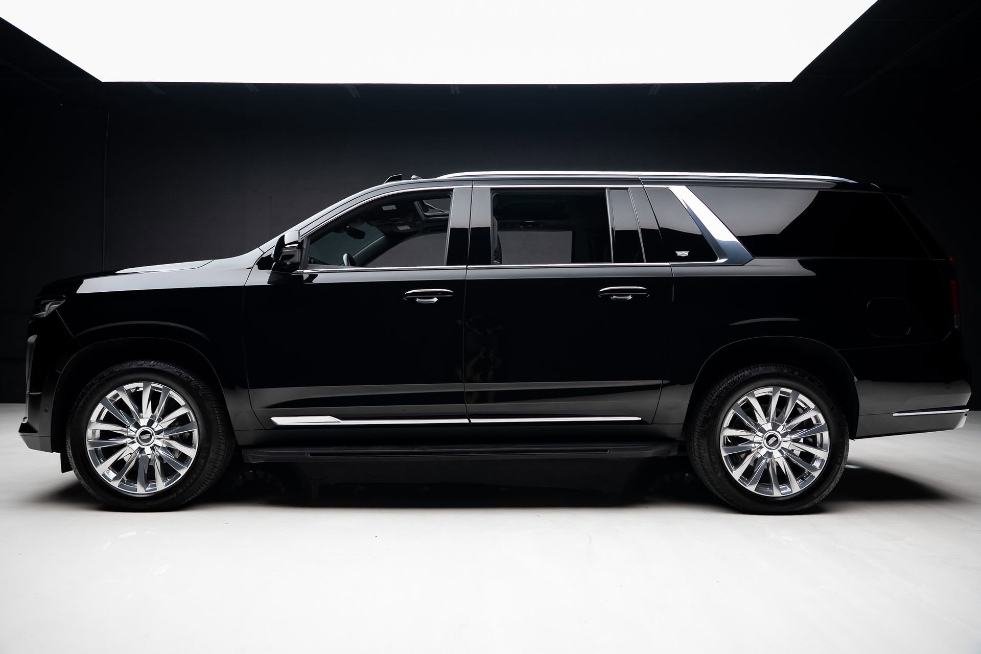 Used 2023 Cadillac Escalade ESV Premium Luxury w/ LPO, Floor Liner Package AWD/4WD image 17