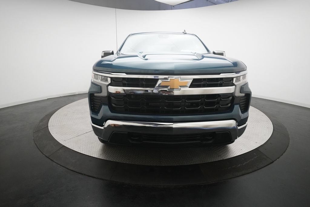 Used 2024 Chevrolet Silverado 1500 LT AWD/4WD image 2