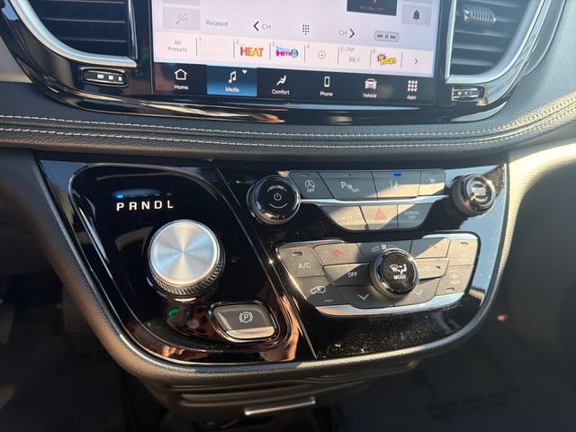New 2027 Chrysler Pacifica Select FWD image 22