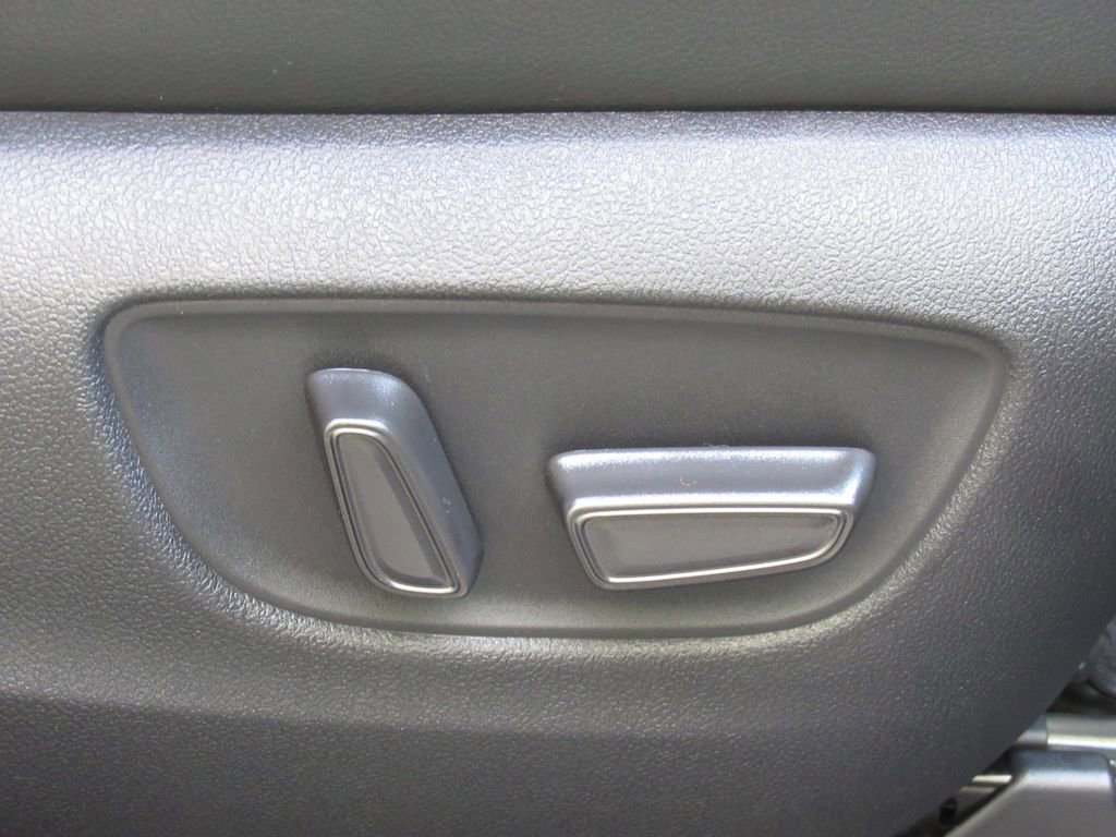 Used 2025 Toyota Sienna XSE AWD/4WD image 22