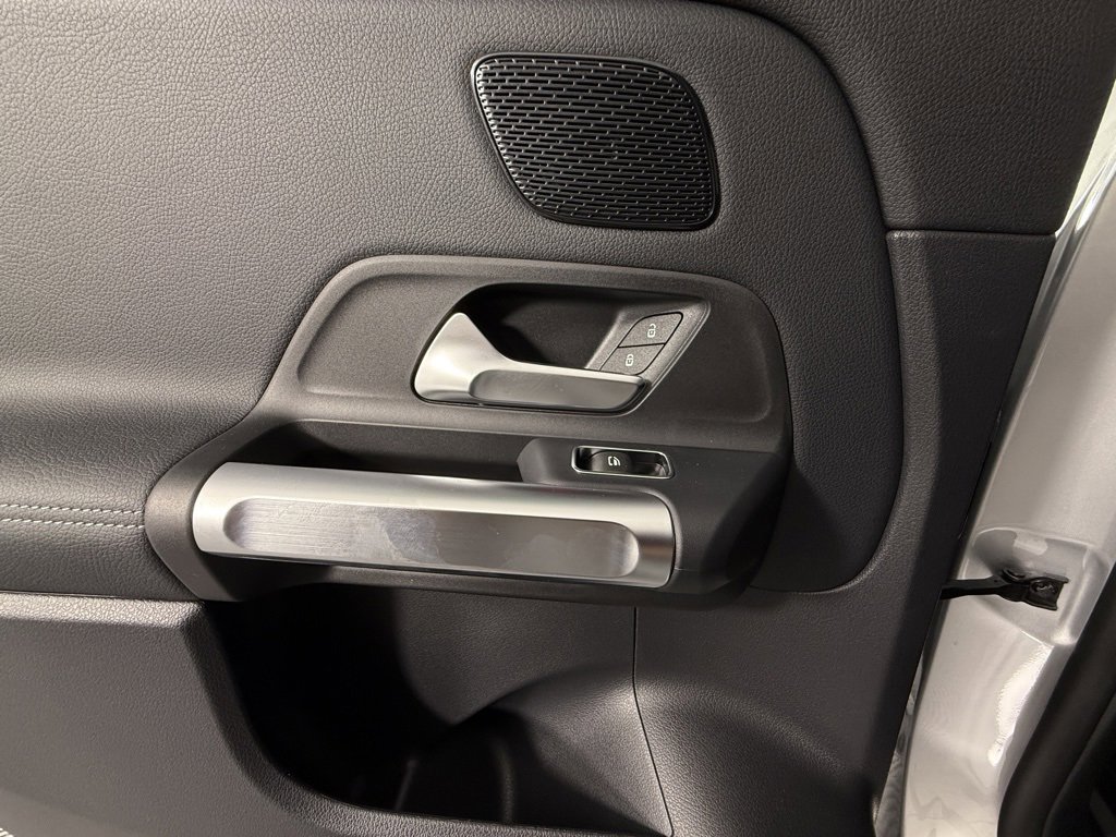 Used 2023 Mercedes-Benz EQB 300 4MATIC image 28