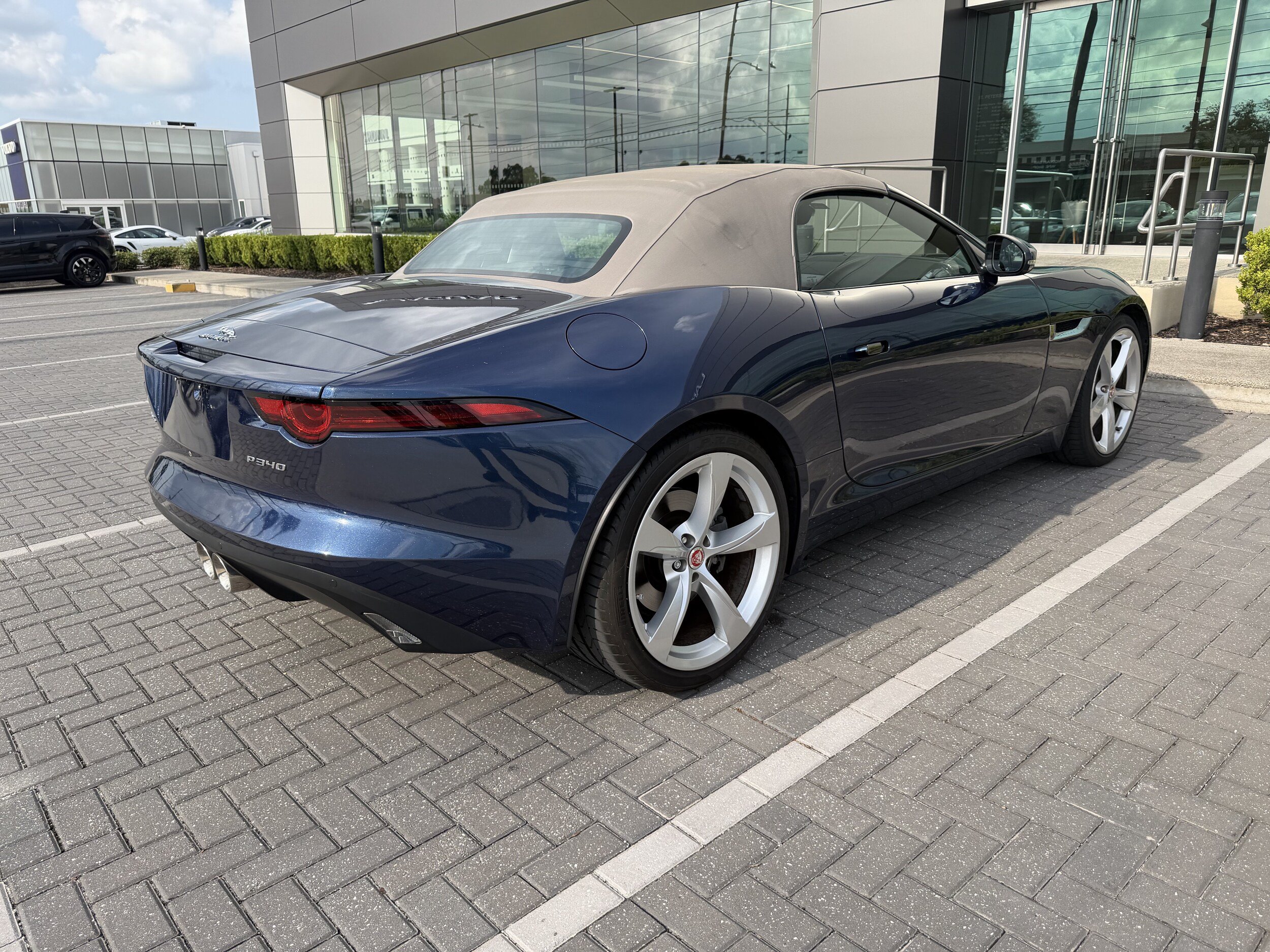 Used 2020 Jaguar F-TYPE Convertible RWD image 3