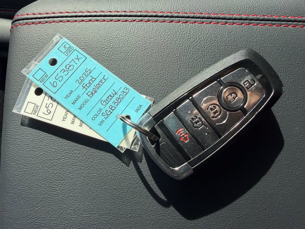 Used 2025 Ford Explorer ST-Line w/ ST-Line Street Pack image 33