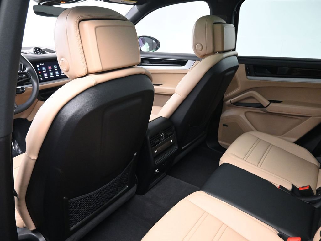Certified 2024 Porsche Cayenne AWD/4WD image 10