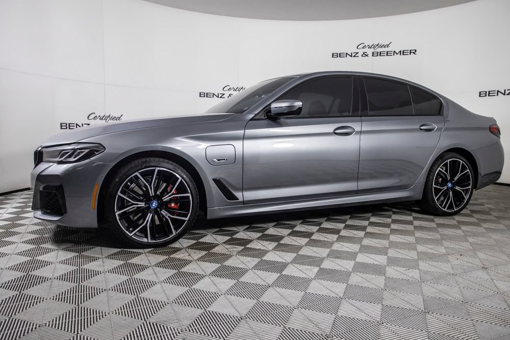 Used 2023 BMW 530e w/ M Sport Package RWD image 9