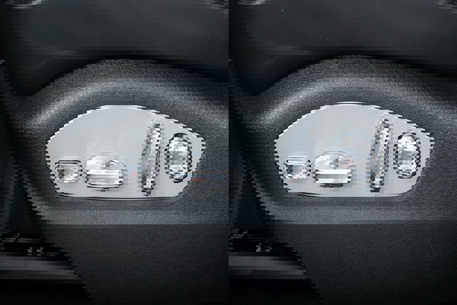 Certified 2025 Porsche Macan image 17