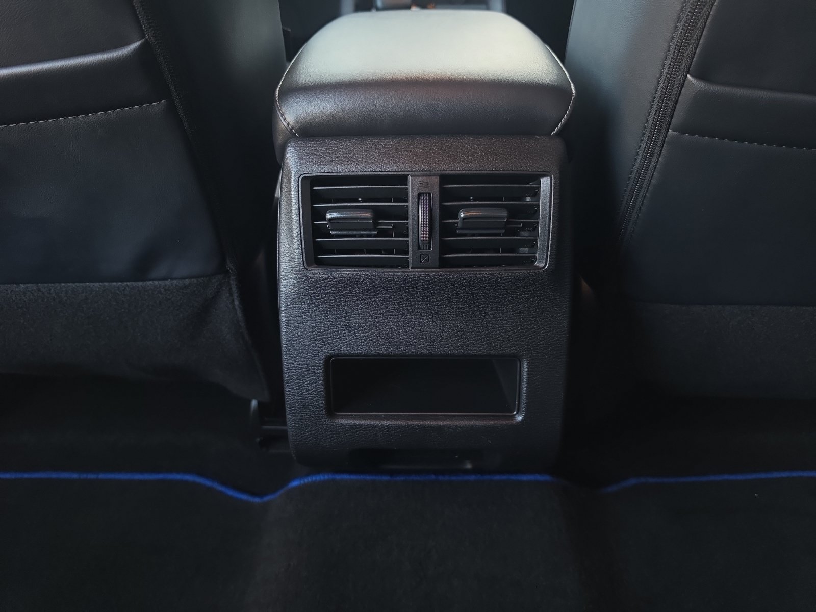 Used 2024 Mitsubishi Outlander 4WD Plug-In Hybrid image 29