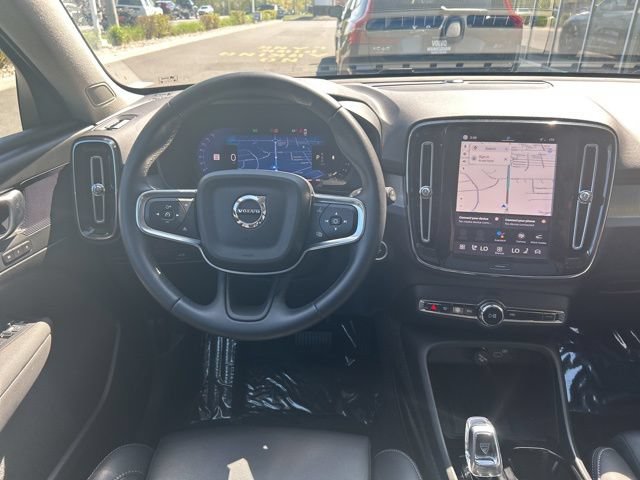 Certified 2025 Volvo XC40 B5 Plus AWD/4WD image 18