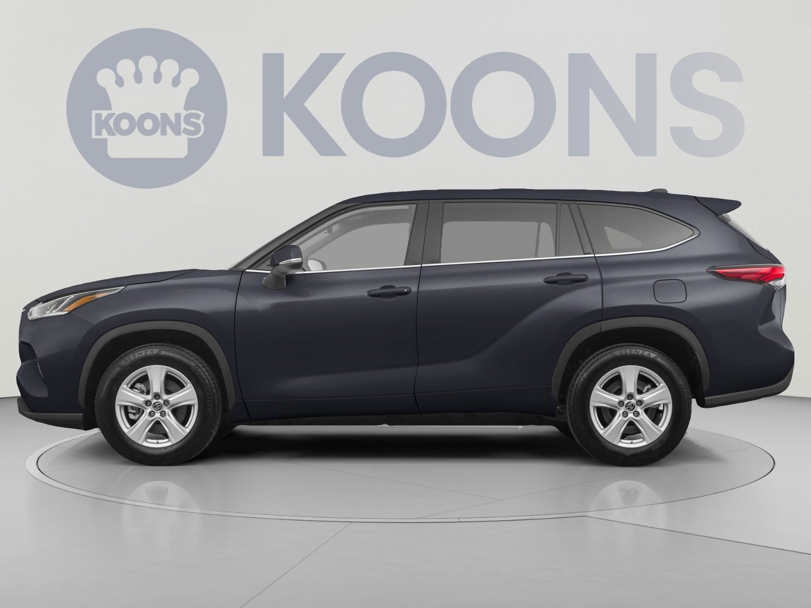 Used 2023 Toyota Highlander LE AWD/4WD image 2