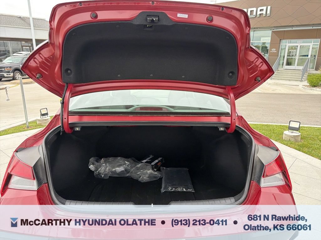 Used 2025 Hyundai Elantra Sport FWD image 17