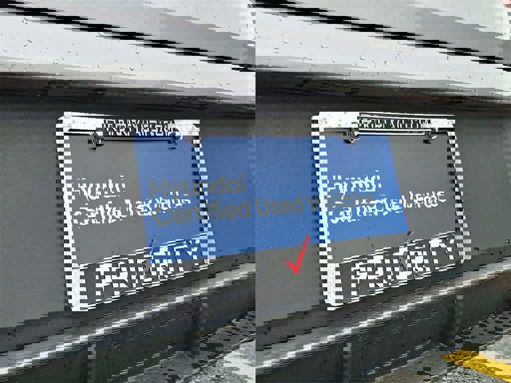 Certified 2025 Hyundai Elantra Sport image 32