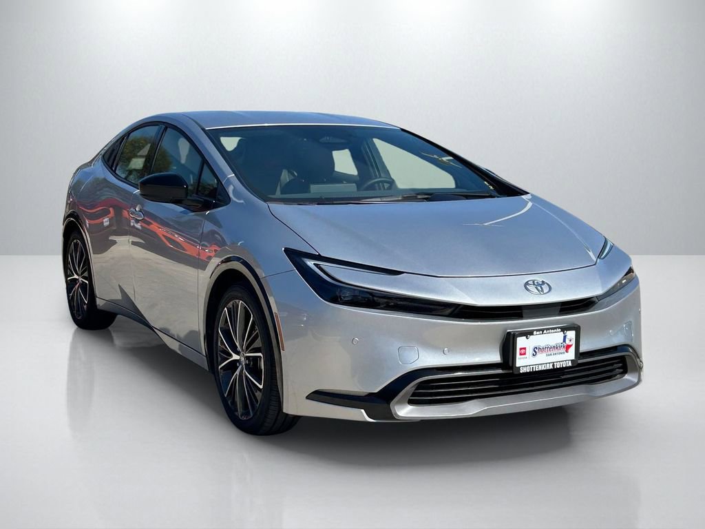 Used 2025 Toyota Prius XLE image 3