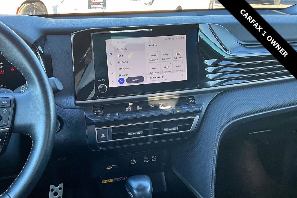 Used 2025 Toyota Camry SE image 9