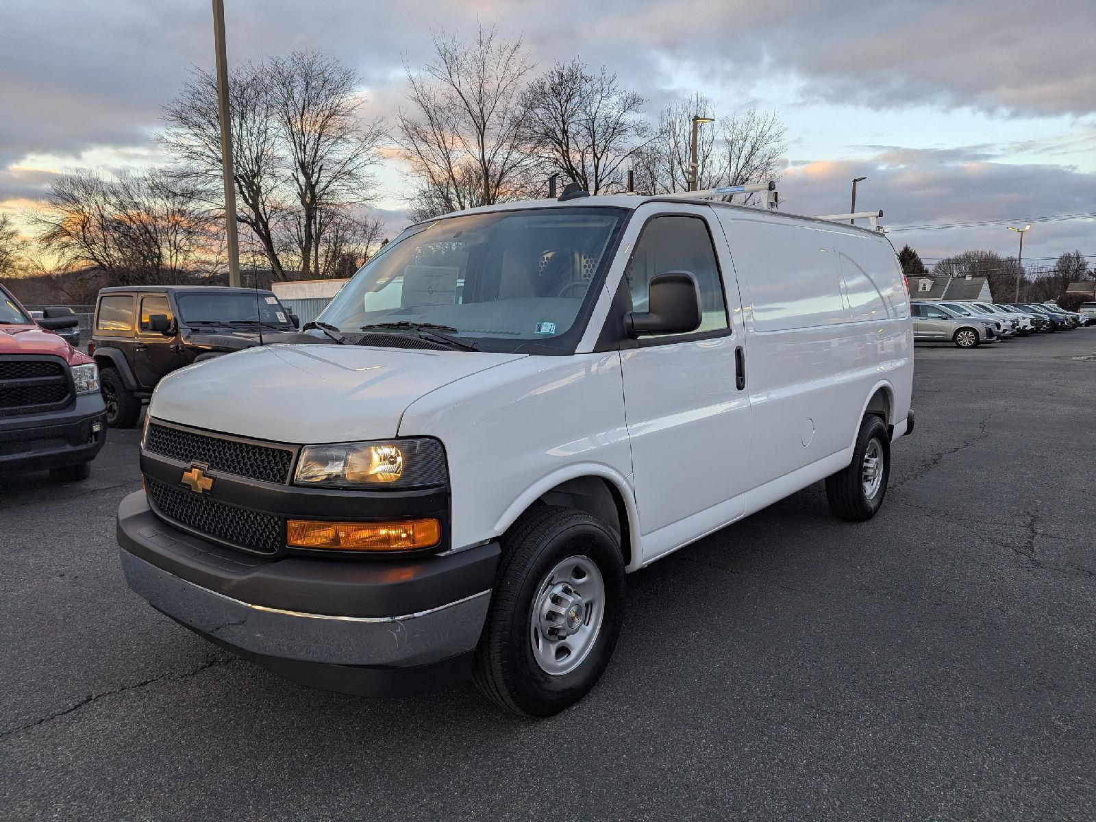 New 2025 Chevrolet Express 3500 w/ Driver Convenience Package RWD image 28