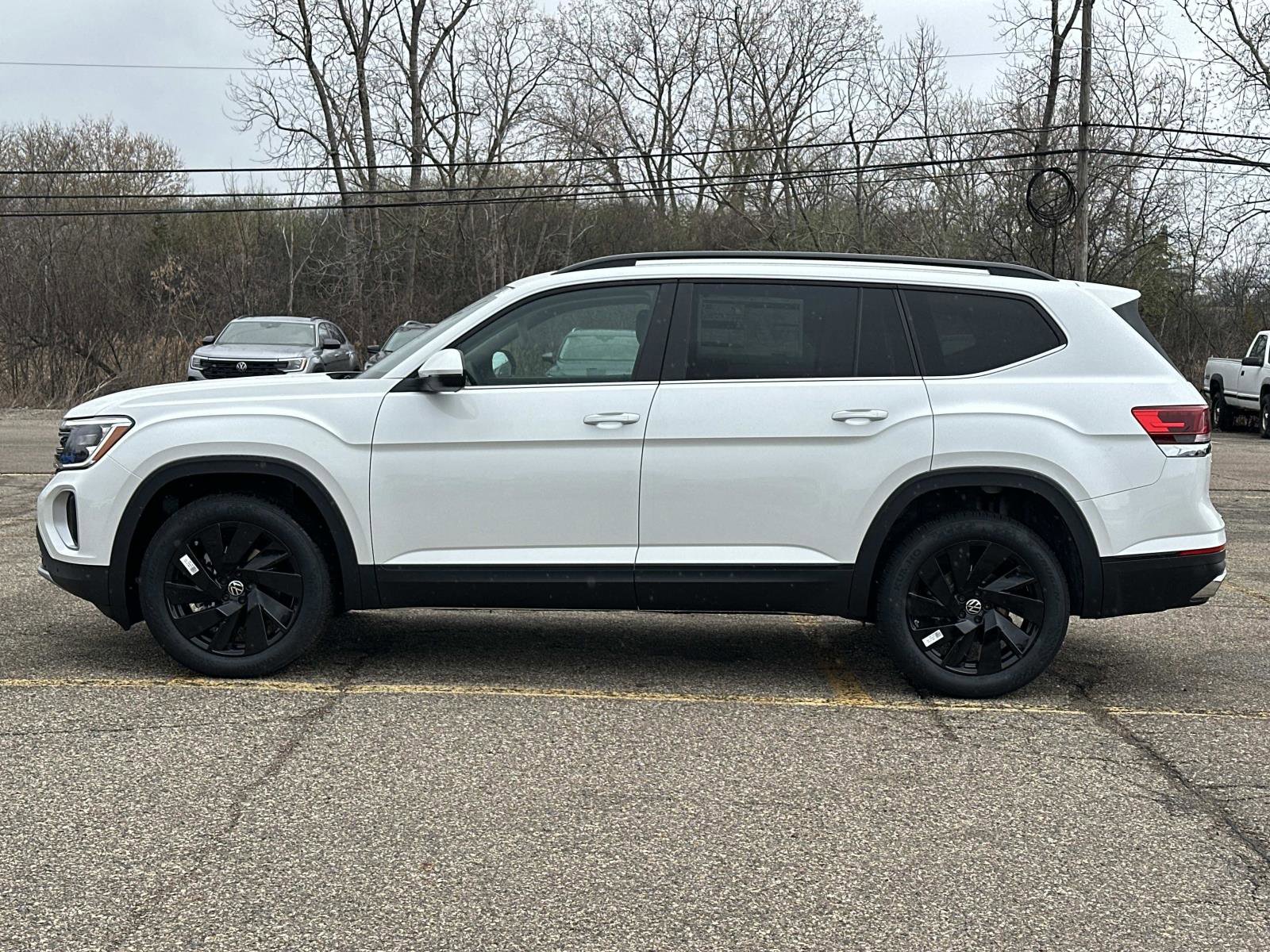 New 2026 Volkswagen Atlas SE image 2